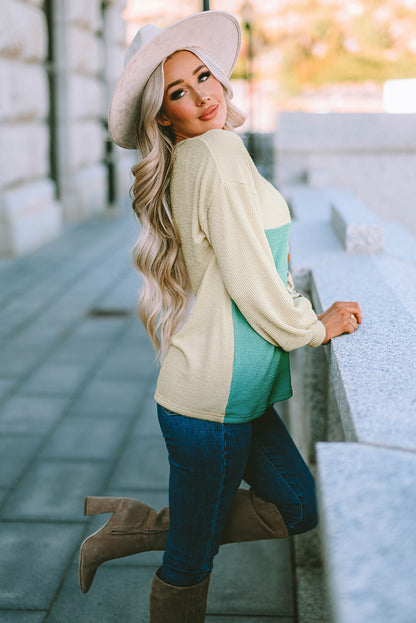 Top de manga larga acanalado con bloques de color patchwork