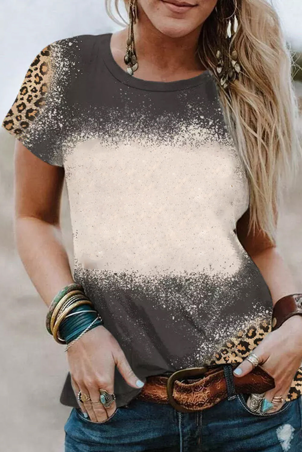 Blank Apparel - Camiseta blanqueada con detalle de leopardo gráfico en blanco gris