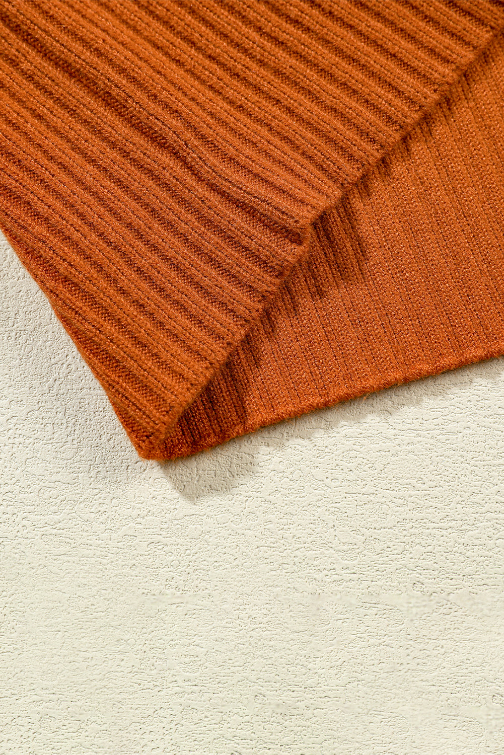 Pull à manches courtes en tricot côtelé vert noirâtre avec poches plaquées