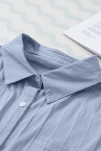 Camisa con botones texturizados y bolsillos