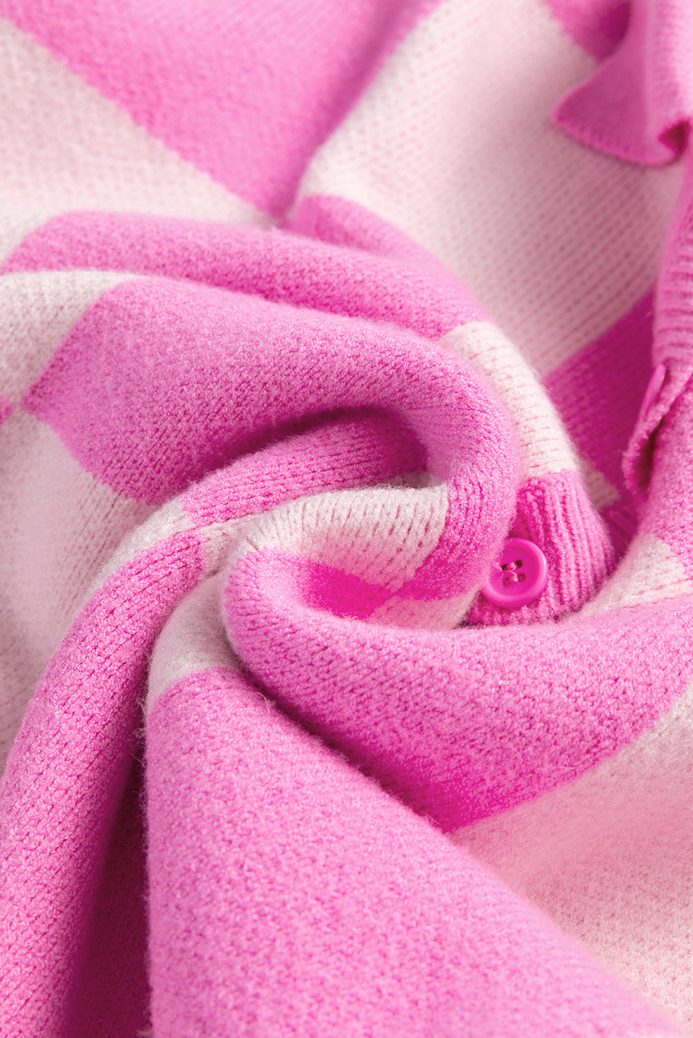 Pull à épaules tombantes et col boutonné à motif damier rose