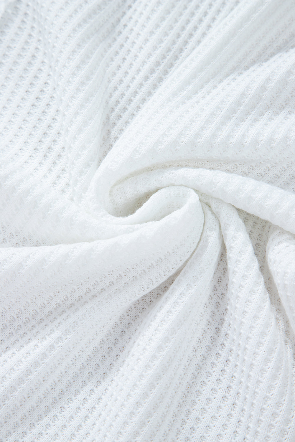 Haut en tricot gaufré à rayures blanches et coutures apparentes