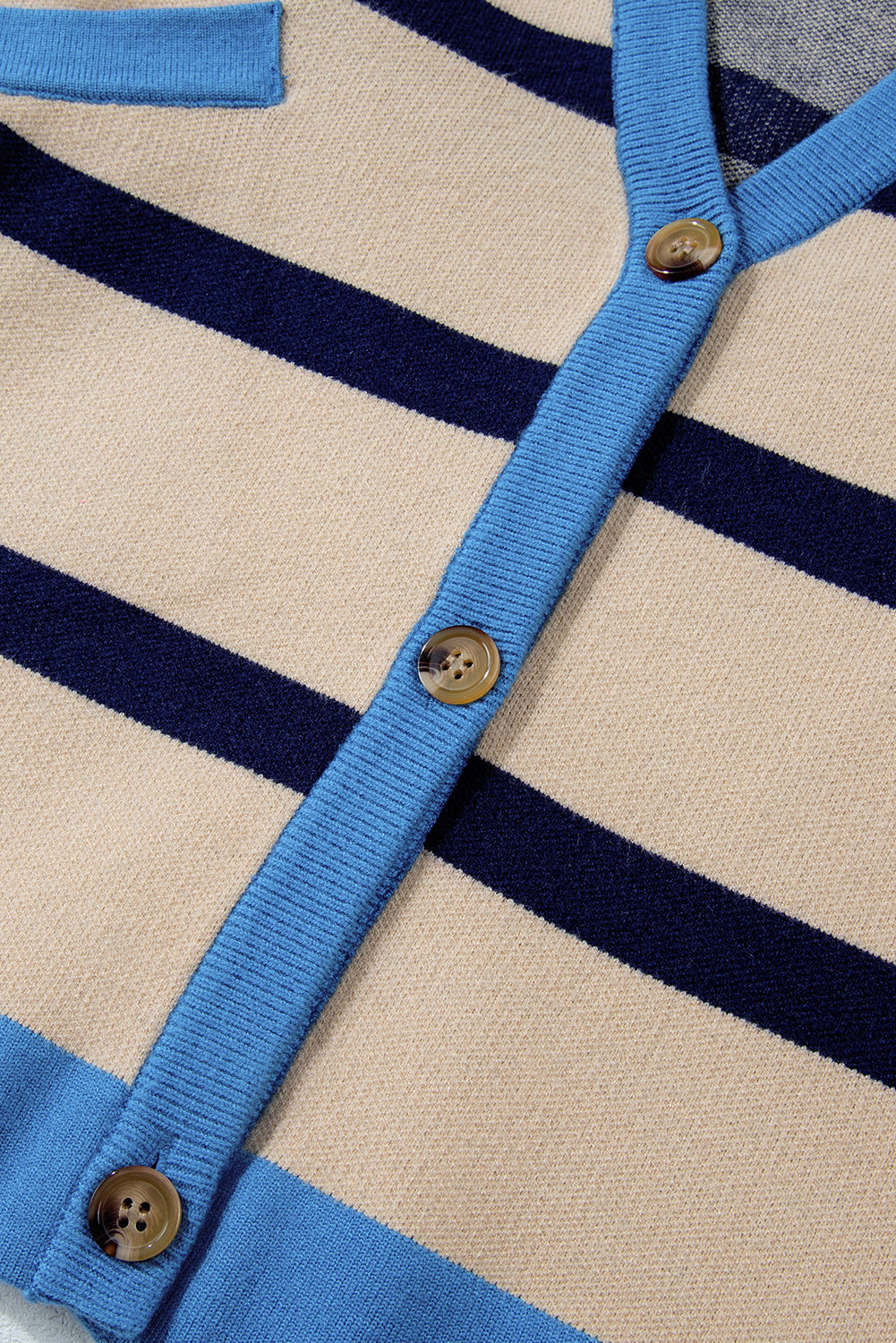 Cardigan ample boutonné à épaules tombantes et colorblock blanc