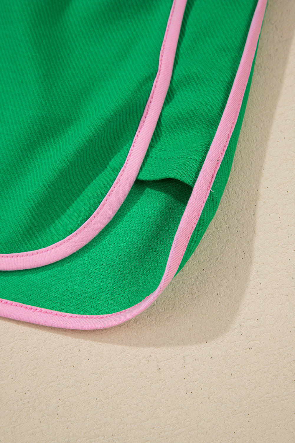 Ensemble t-shirt ras du cou et short texturés bicolores vert vif