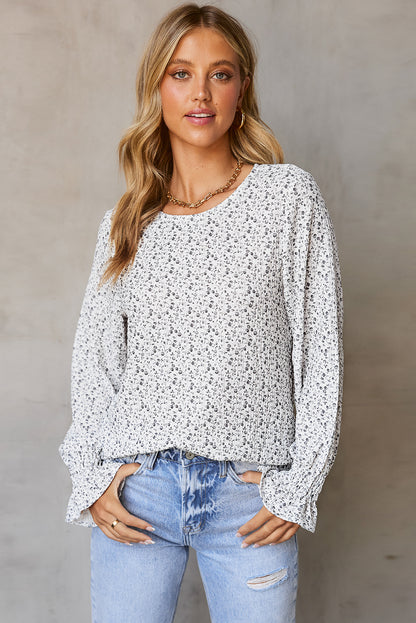 Blusa con mangas de burbuja con volantes arrugados y estampado floral negro 