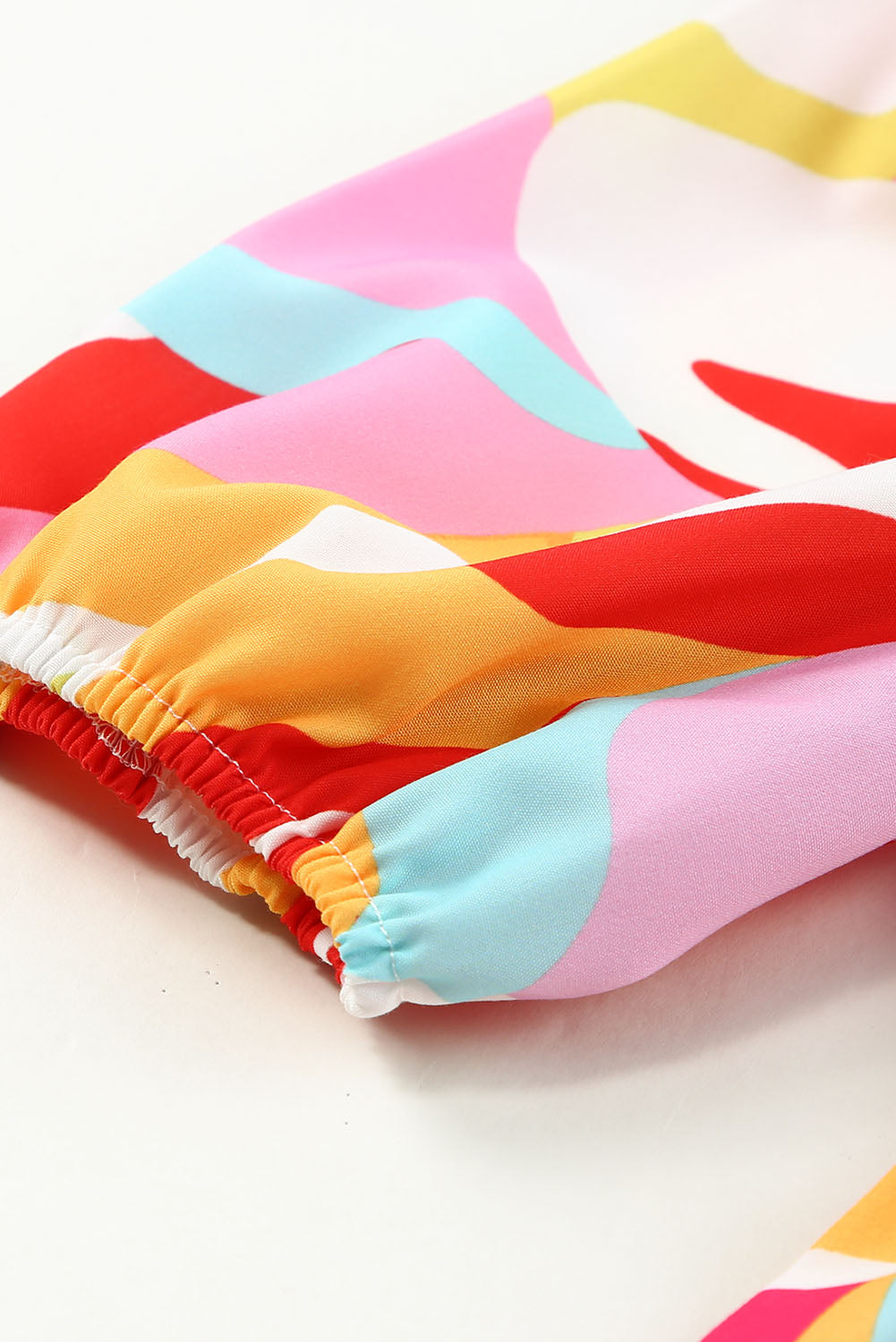 Minivestido babydoll fruncido con estampado geométrico multicolor