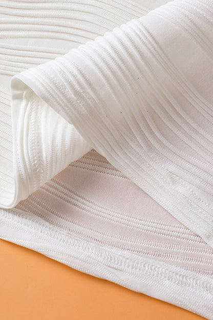 Haut blanc uni texturé à manches courtes et col en V