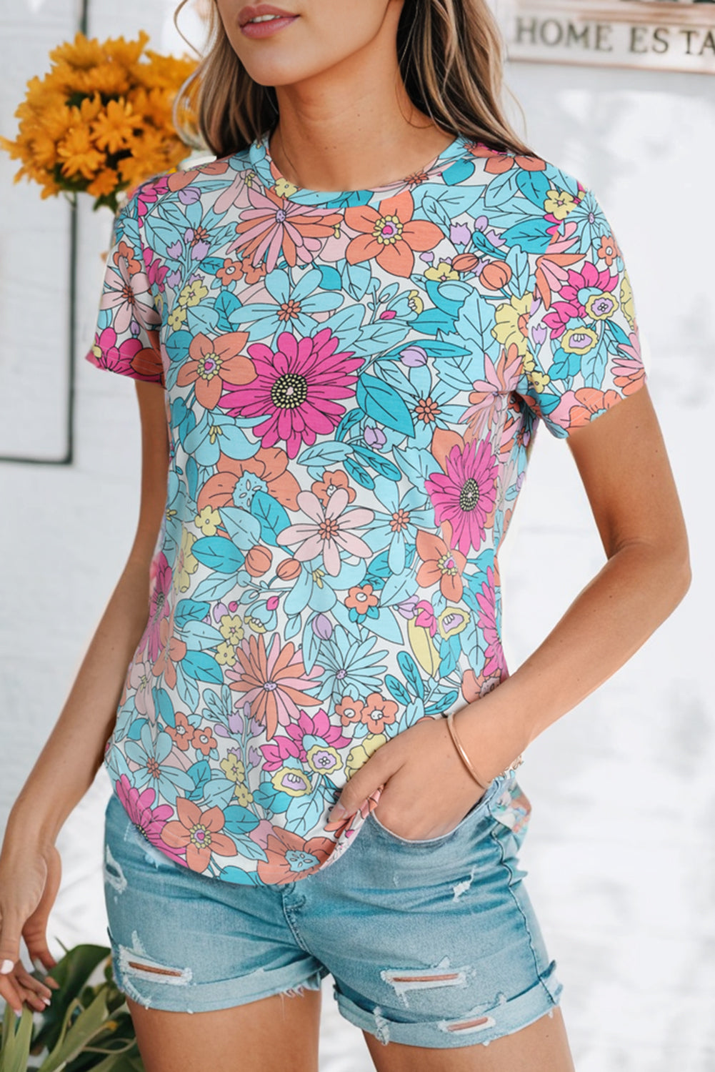 Top de manga corta con dobladillo asimétrico y estampado floral multicolor 