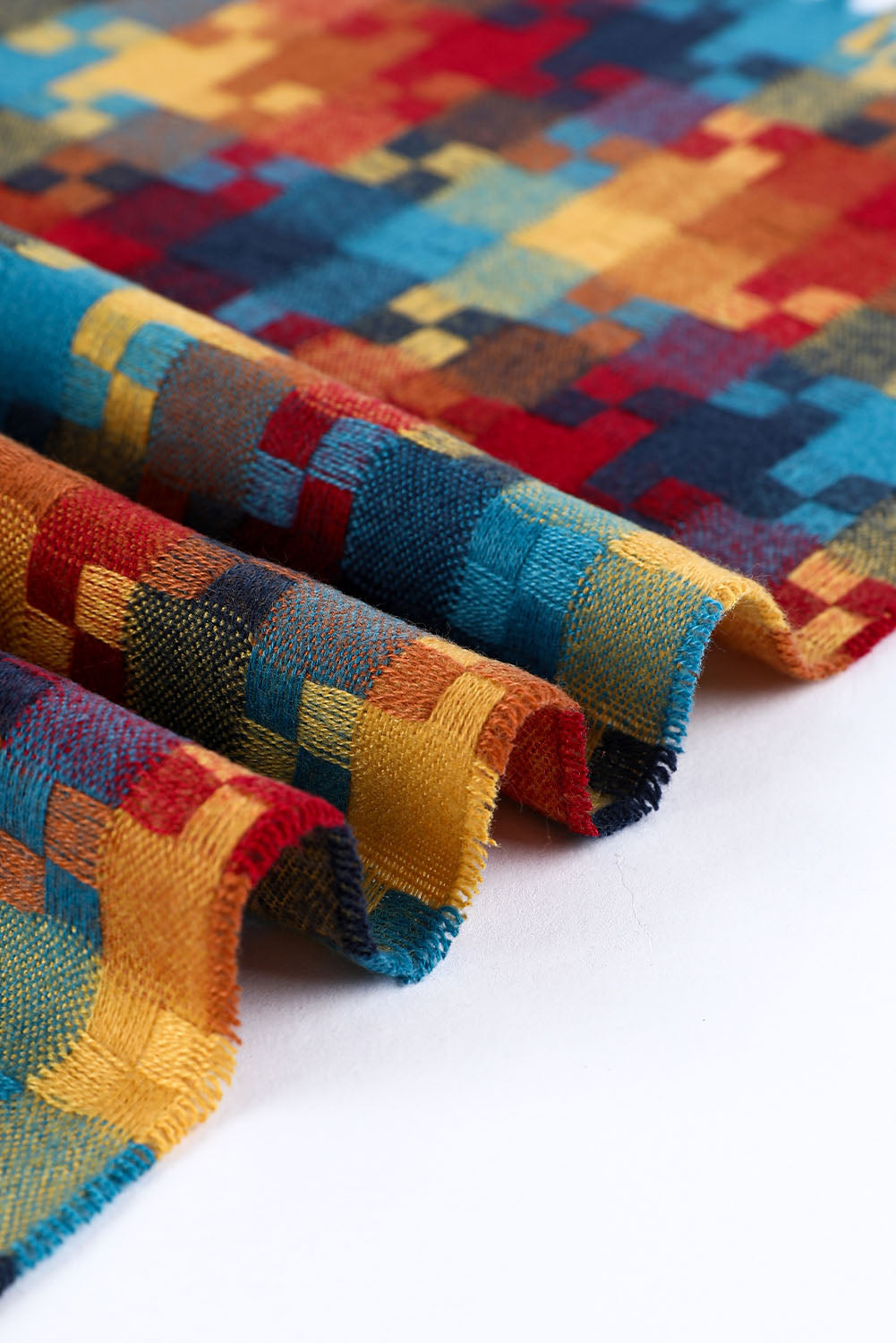Bufanda con dobladillo con flecos y estampado de cuadros multicolor 
