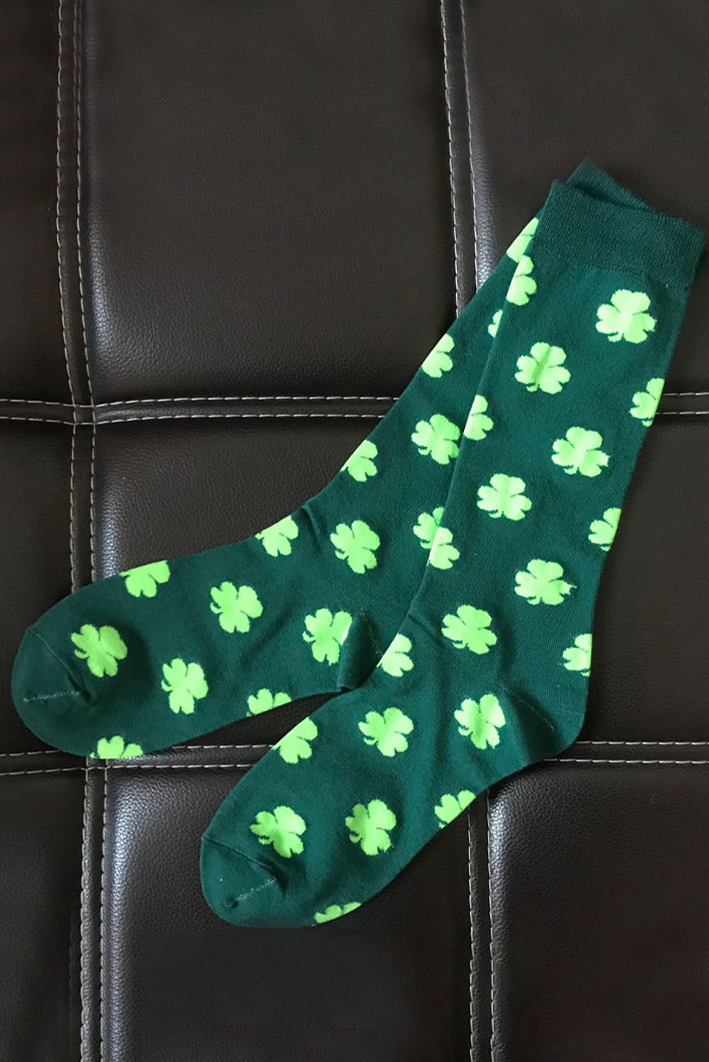 Chaussettes tube vert foncé à imprimé trèfle de la Saint-Patrick
