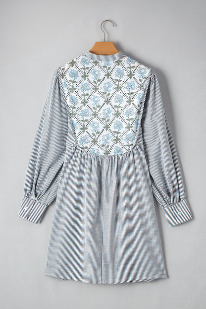 Robe courte noire à rayures et à fleurs, col en V, manches longues