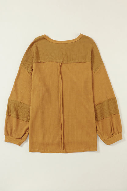 Haut en tricot gaufré à manches bouffantes et coutures apparentes