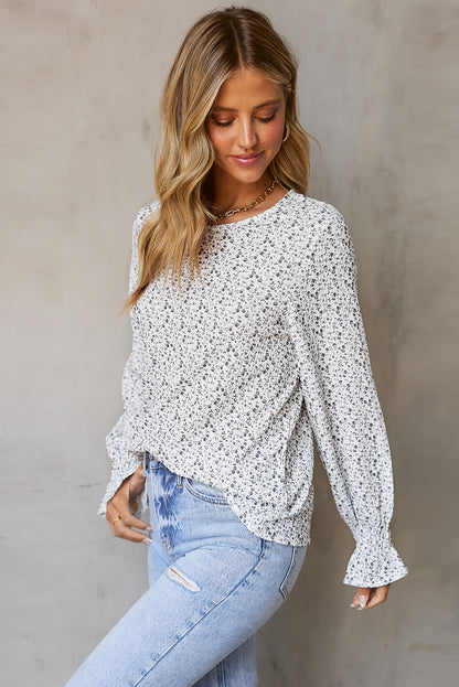 Blusa con mangas de burbuja con volantes arrugados y estampado floral negro 