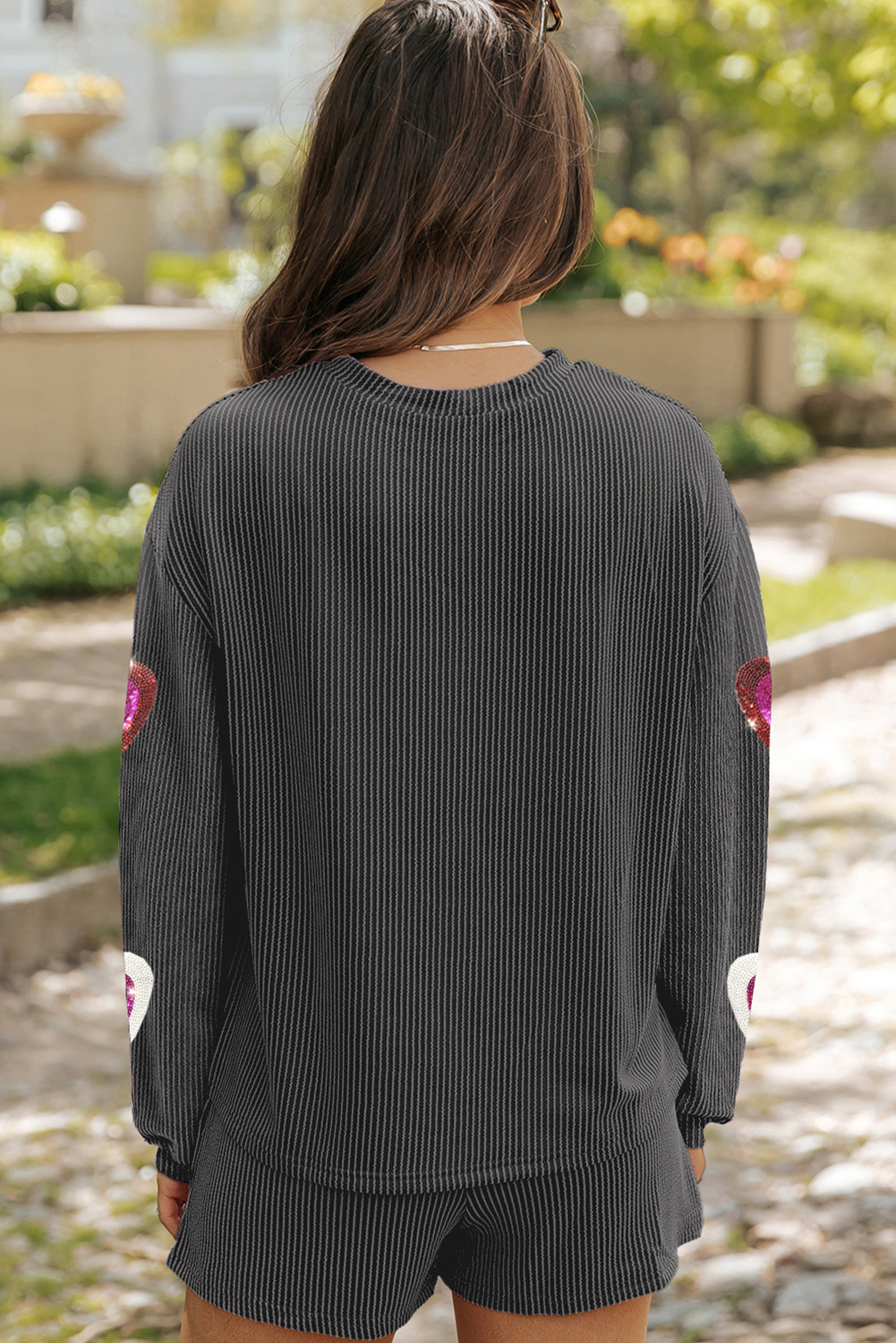 Ensemble pull et short gris carbone à cordon de serrage et motif cœur à sequins pour la Saint-Valentin