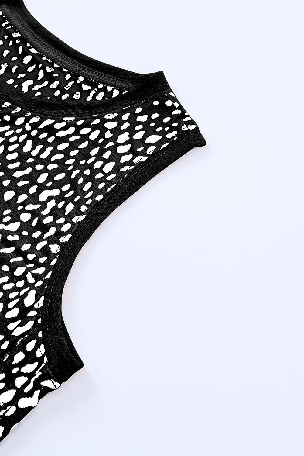 Blusa de guepardo con cuello con volantes y mangas 3/4 de color caqui 