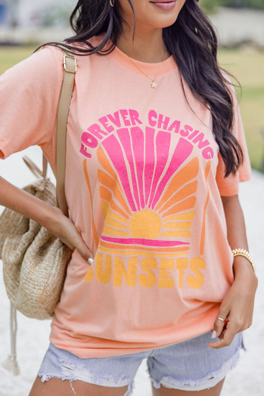 T-shirt rose à imprimé « Forever Chaseing Sunset »