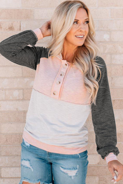 Sudadera con capucha y detalles de botones en bloques de color