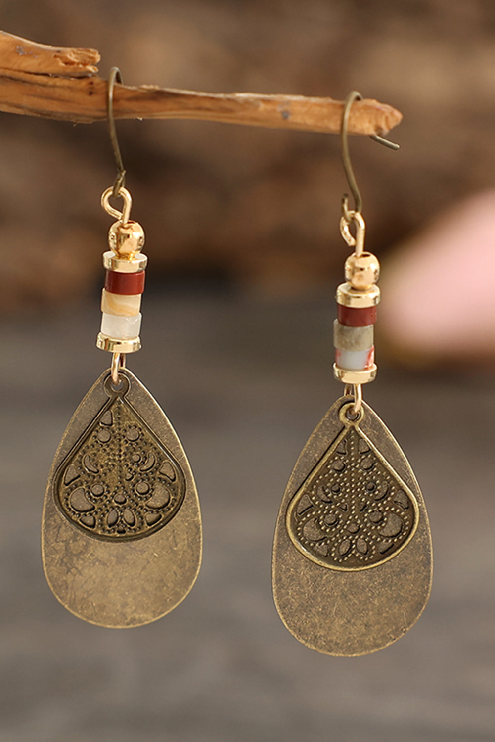 Pendientes de gancho con cuentas de lágrima de cobre vintage