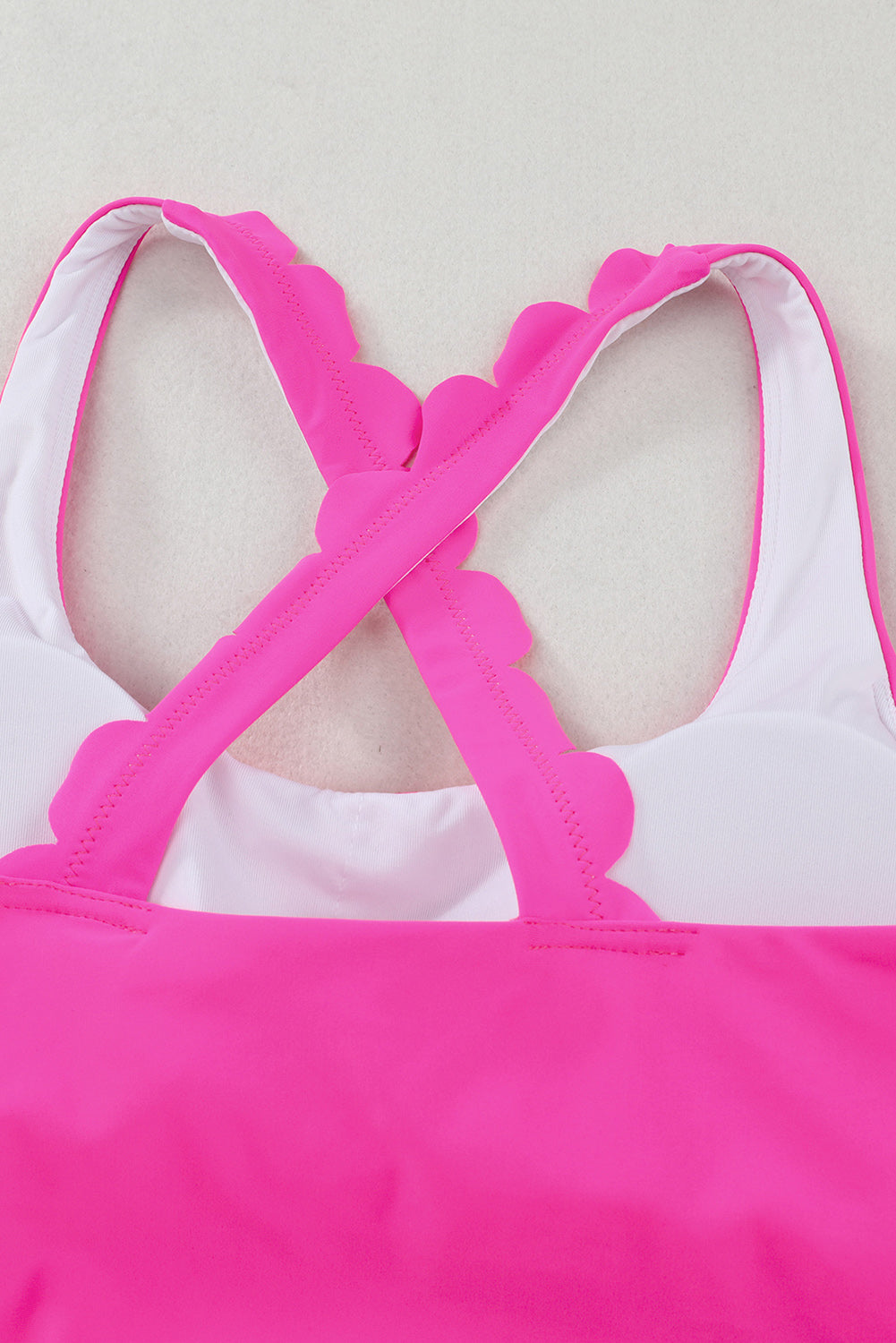 Bikini festoneado de cintura alta entrecruzado