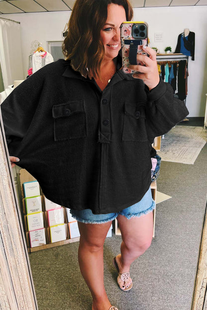 Top henley blanco con bolsillo con solapa y manga larga de talla grande 