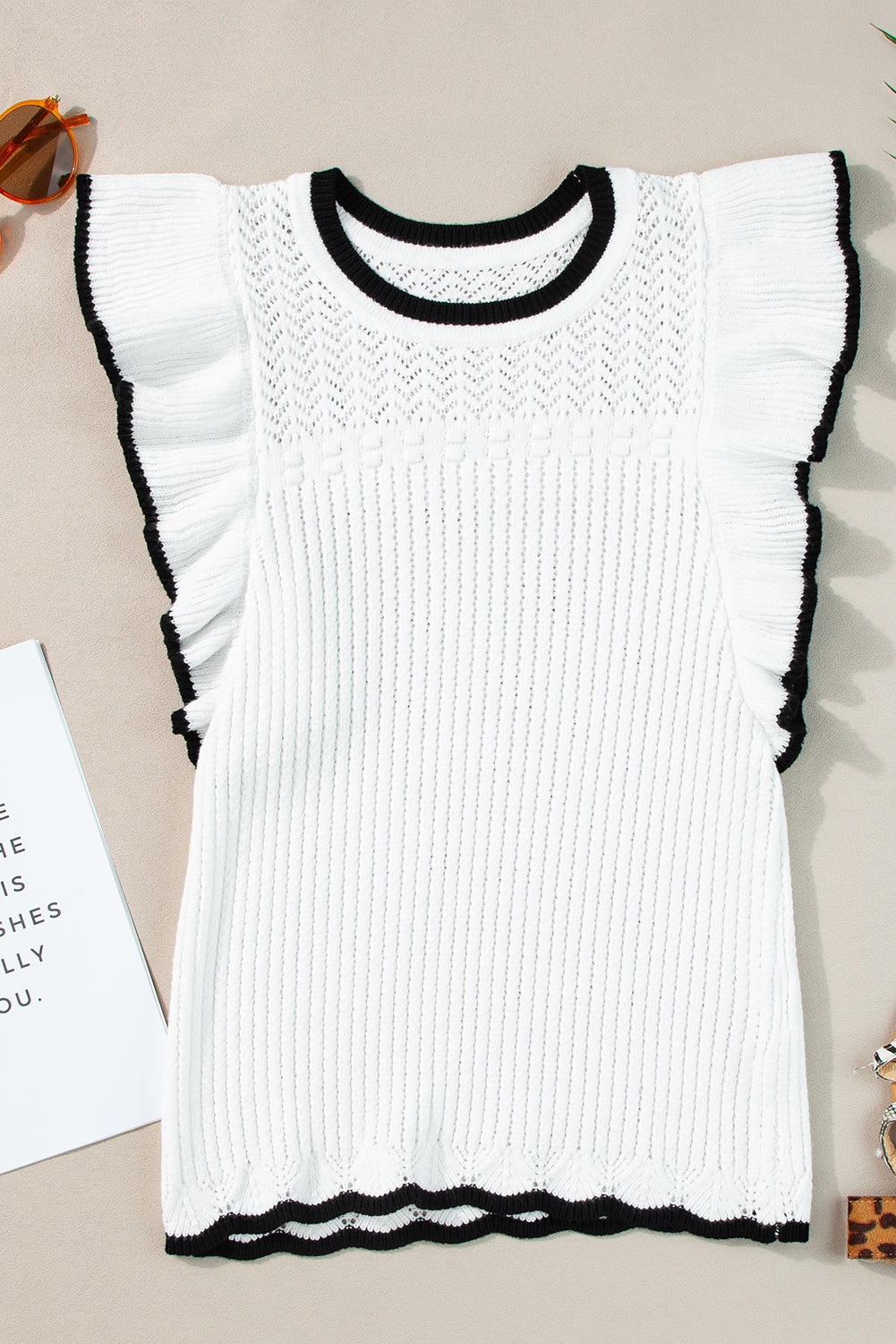 Débardeur blanc à volants et œillets en crochet