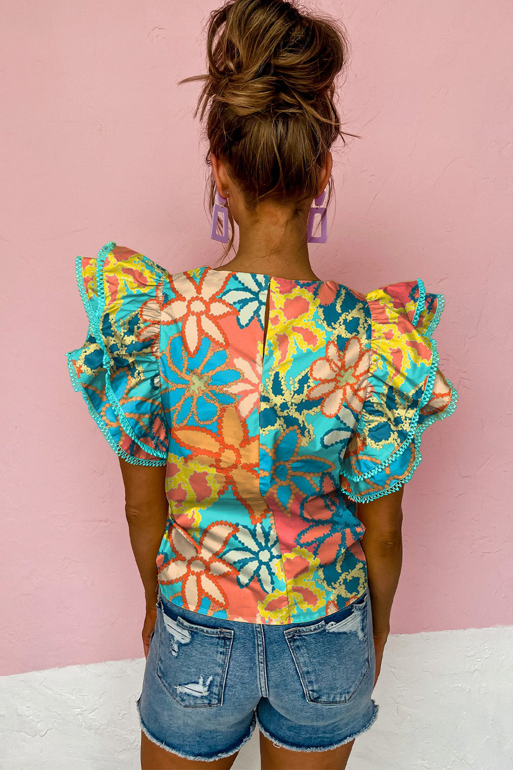 Blusa con mangas con volantes y estampado floral vibrante multicolor