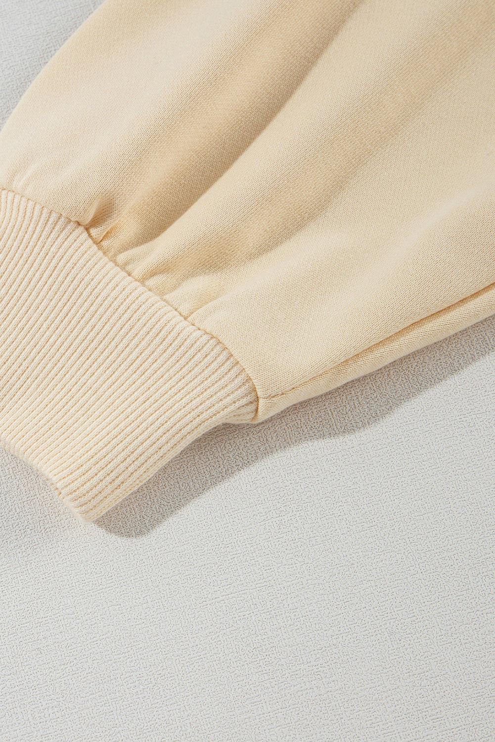 Sweat-shirt beige à manches boutonnées et épaules tombantes