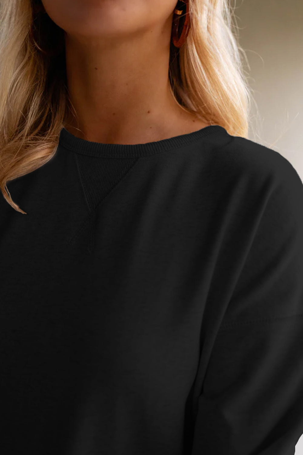 Mini-robe noire unie à manches bouffantes et ourlet à volants