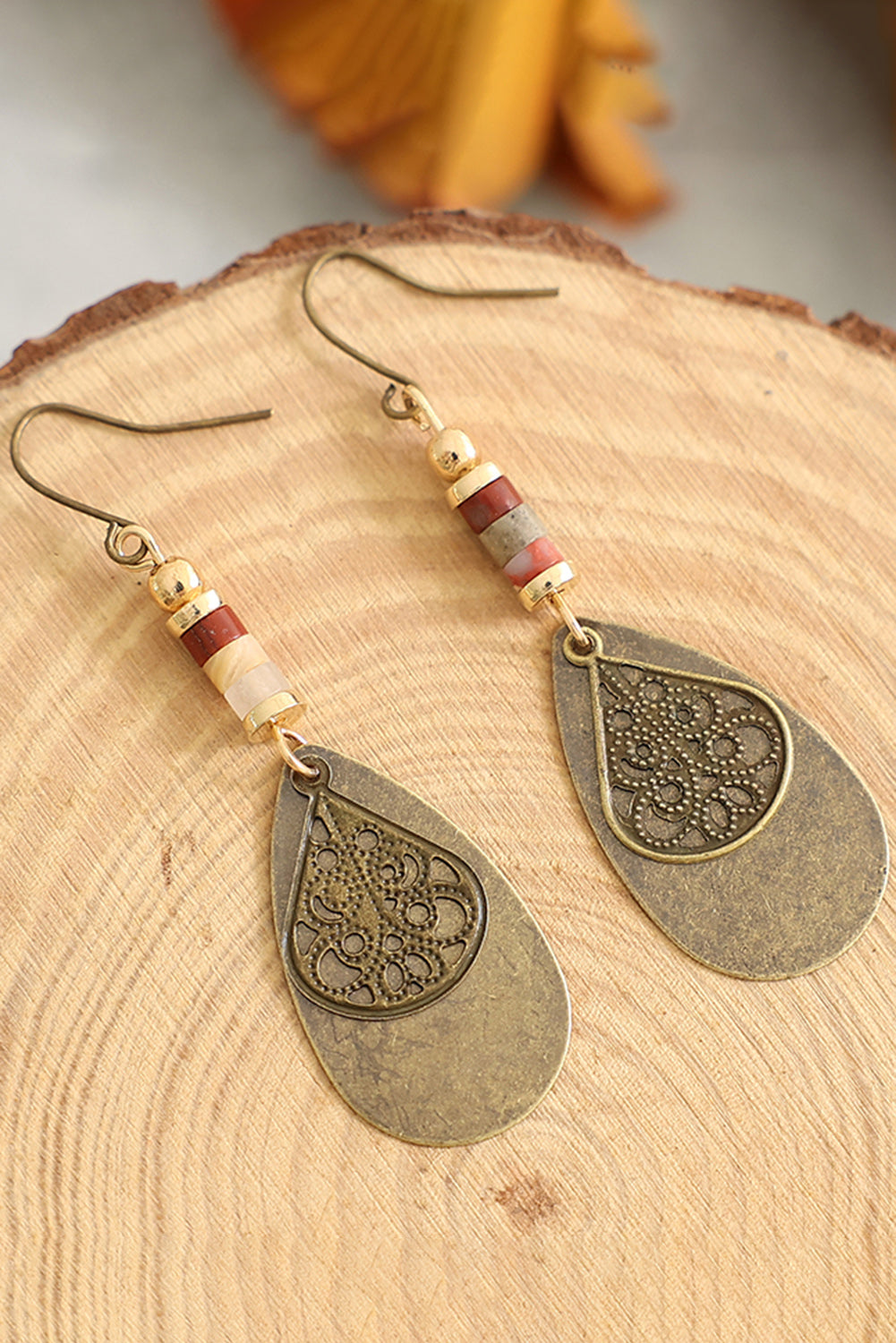 Pendientes de gancho con cuentas de lágrima de cobre vintage