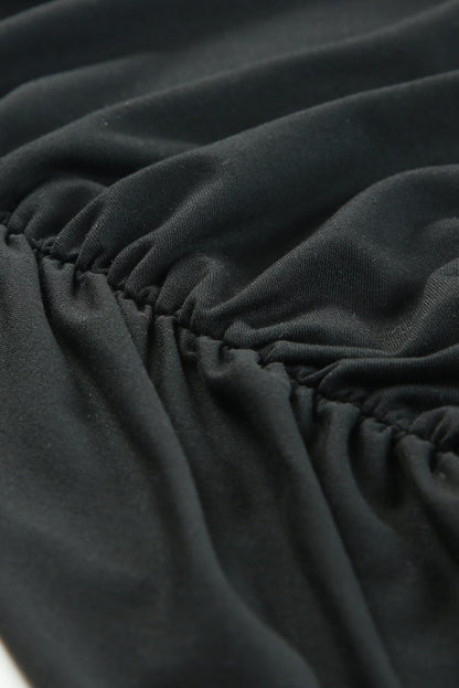 Vestido ajustado fruncido de manga corta con un solo hombro