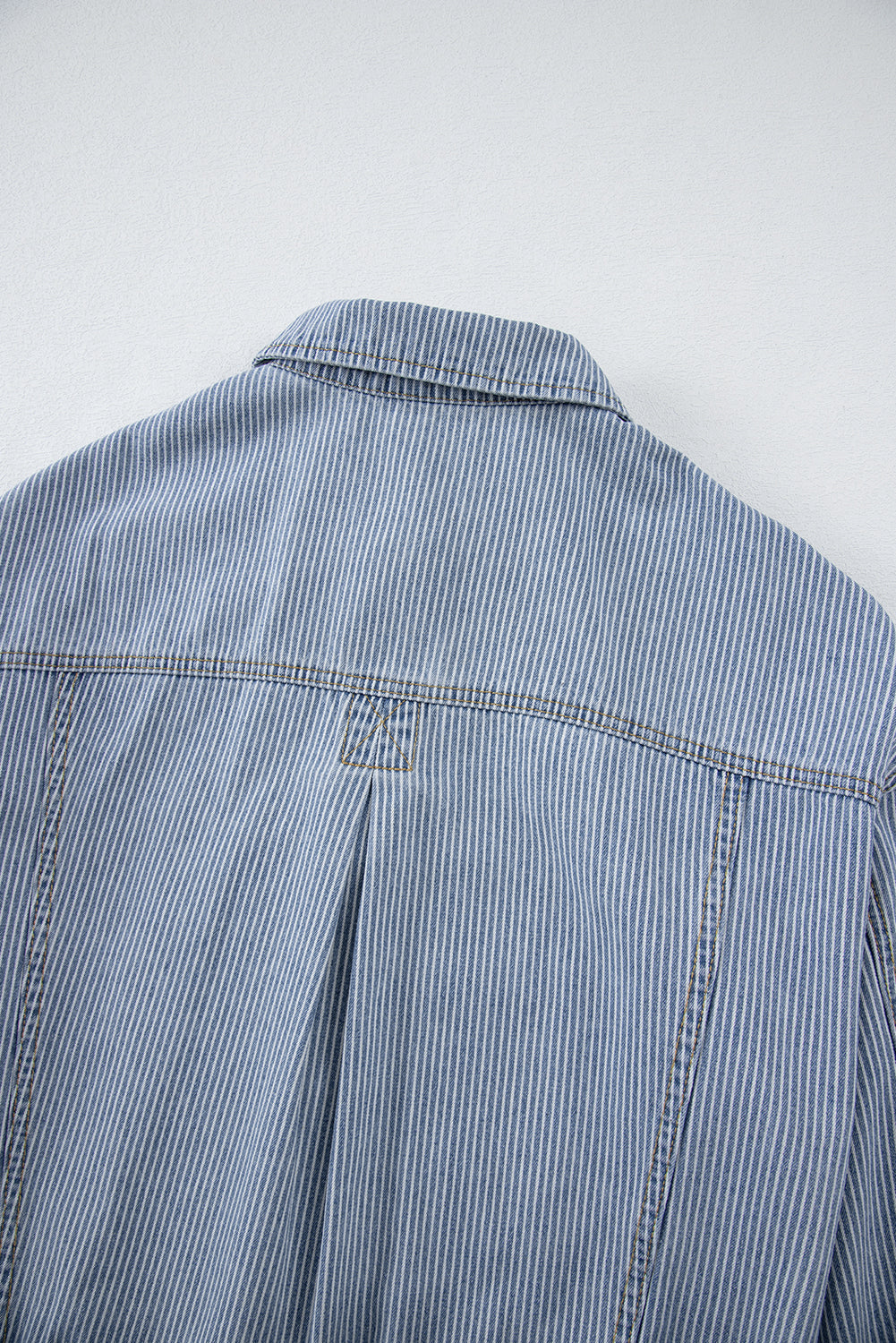 Veste en jean oversize délavée à rayures bleu ciel et poches