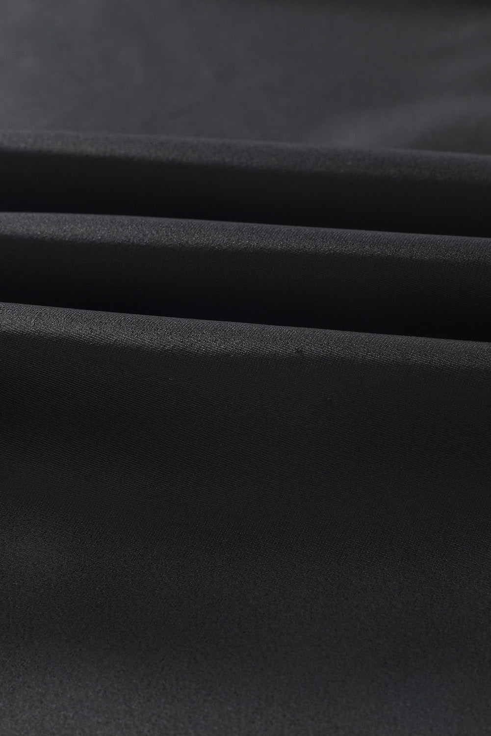 Blusa elegante de manga larga con cuello vuelto negro