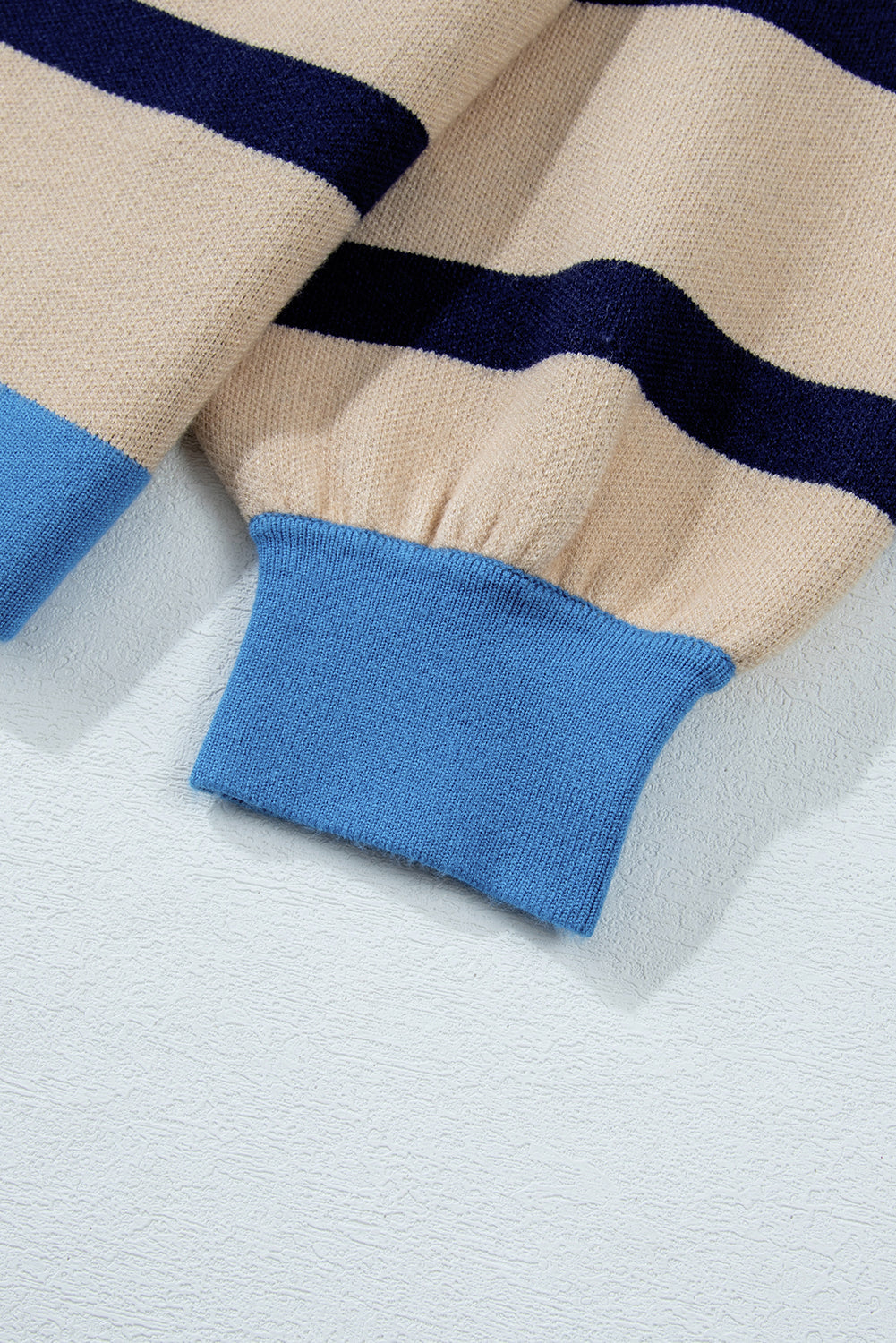 Cardigan ample boutonné à épaules tombantes et colorblock blanc