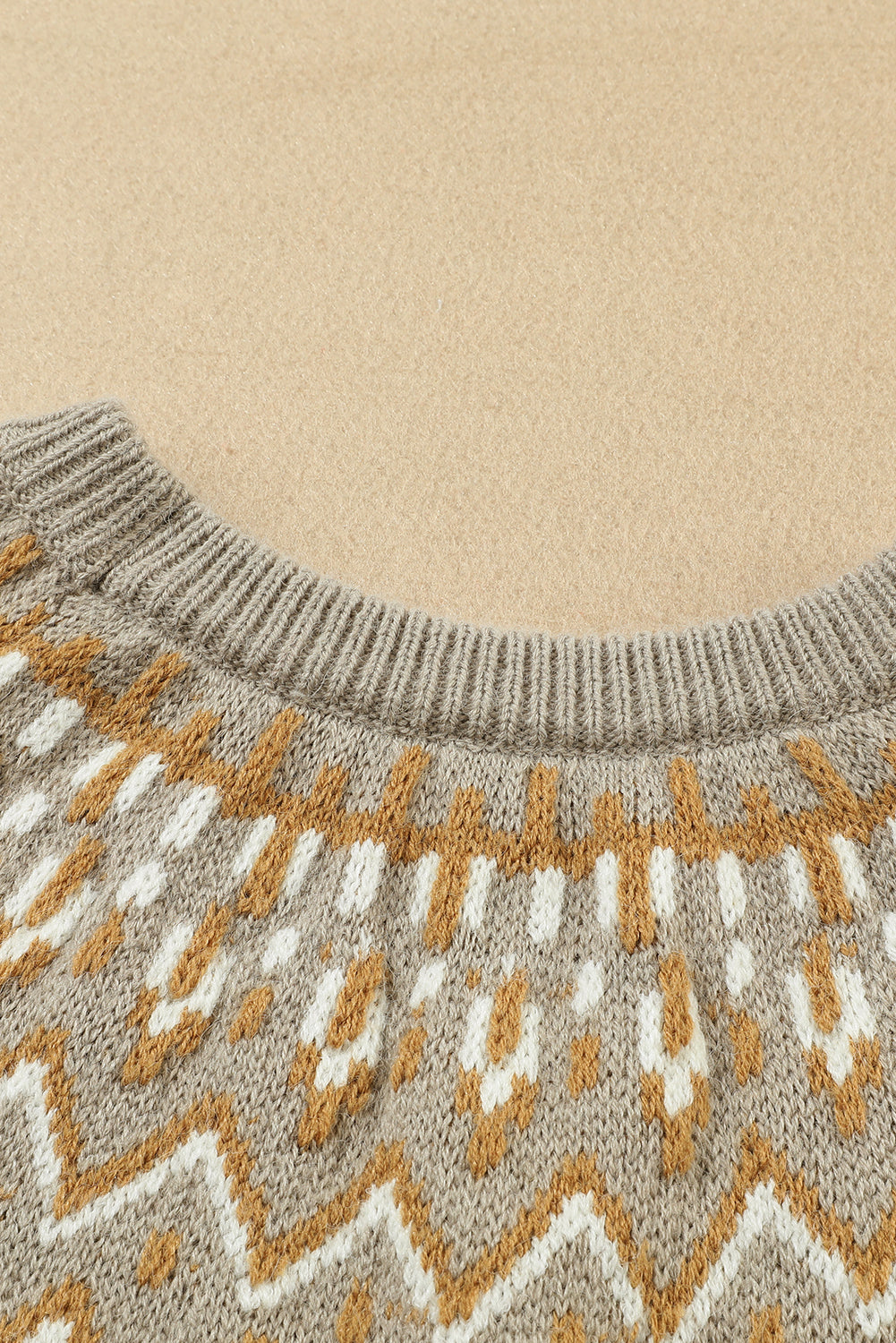 Jersey con cuello redondo de canalé con estampado geométrico gris 