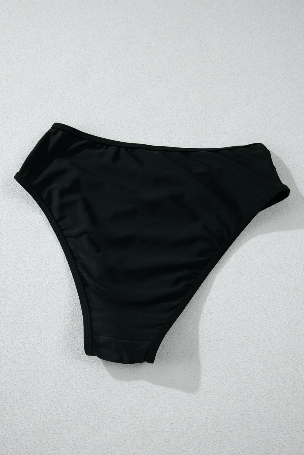 Bikini push-up noir à col en V et bordure en maille transparente