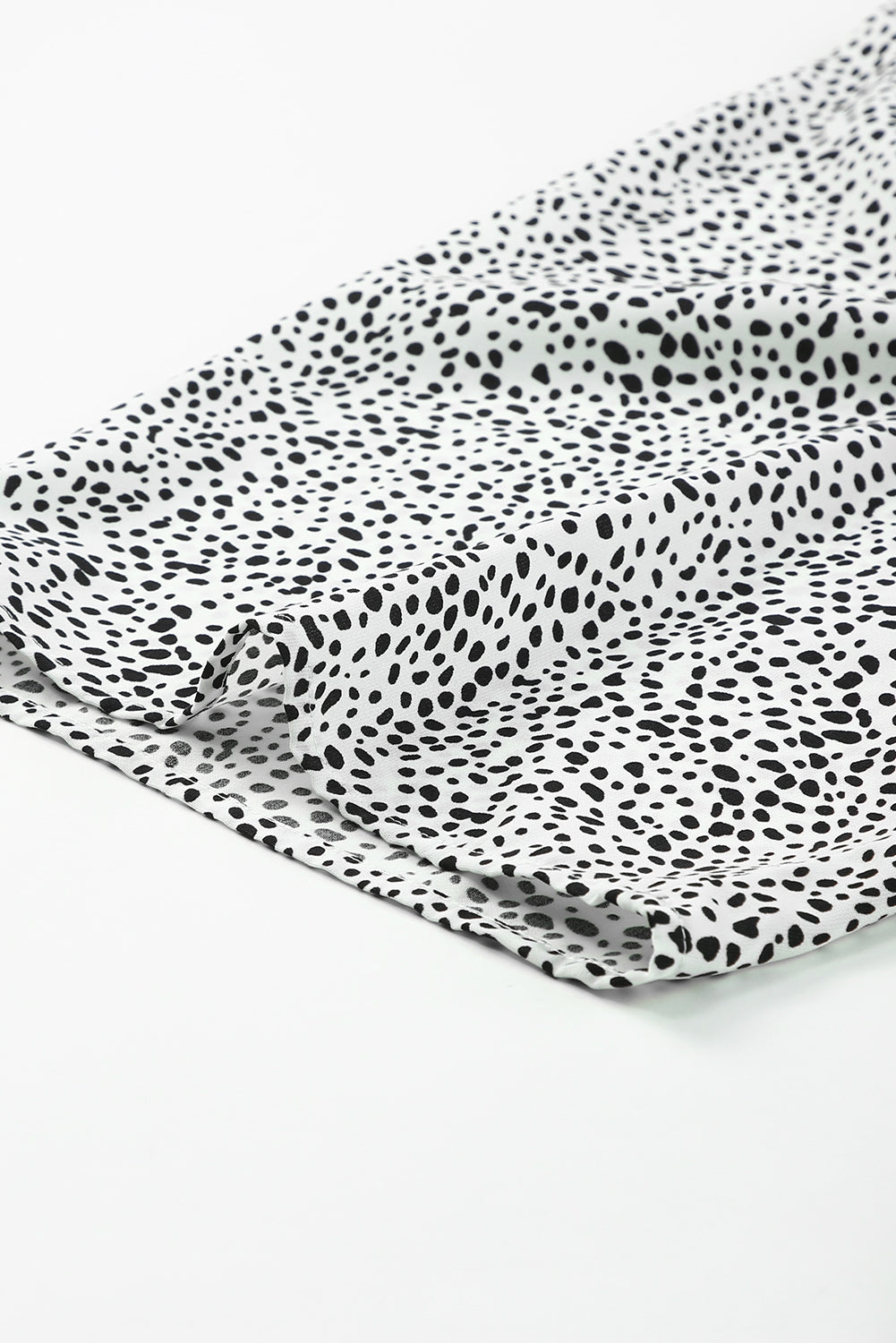 Blusa de guepardo con cuello con volantes y mangas 3/4 de color caqui 