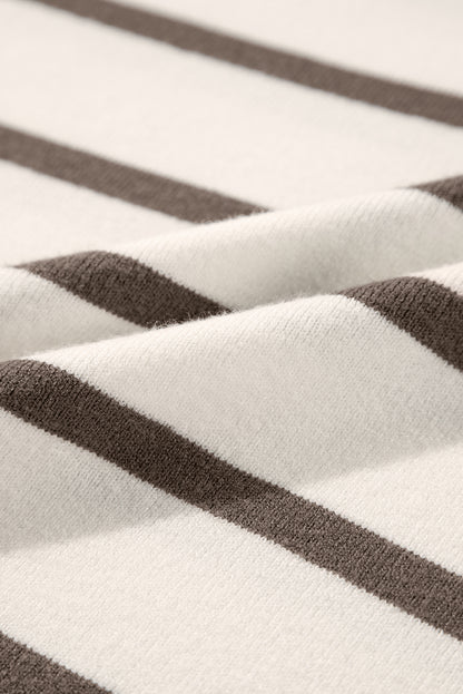 Pull ras du cou à manches courtes et rayures marron avec fentes latérales