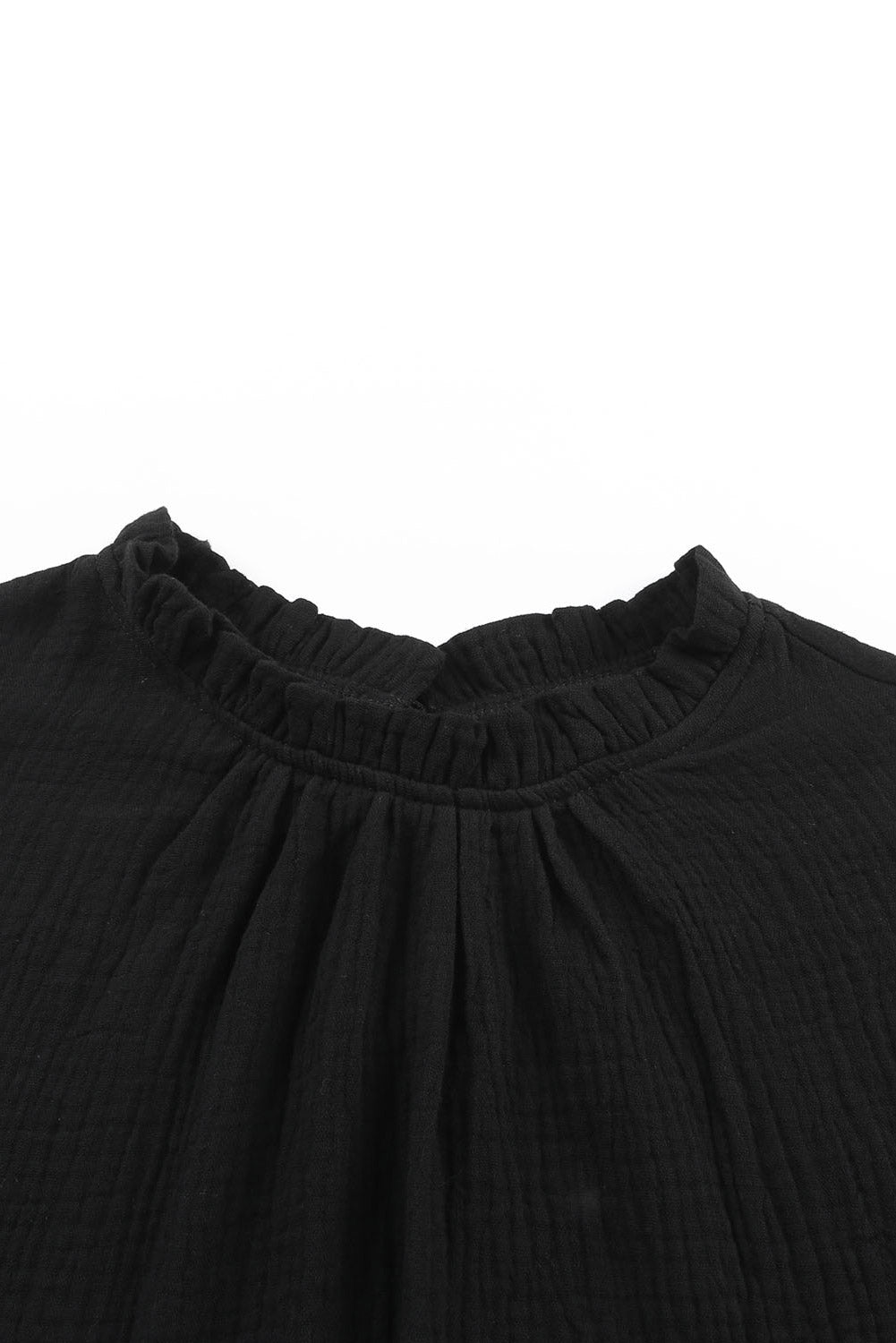 Chemisier texturé à manches flottantes et col à volants 