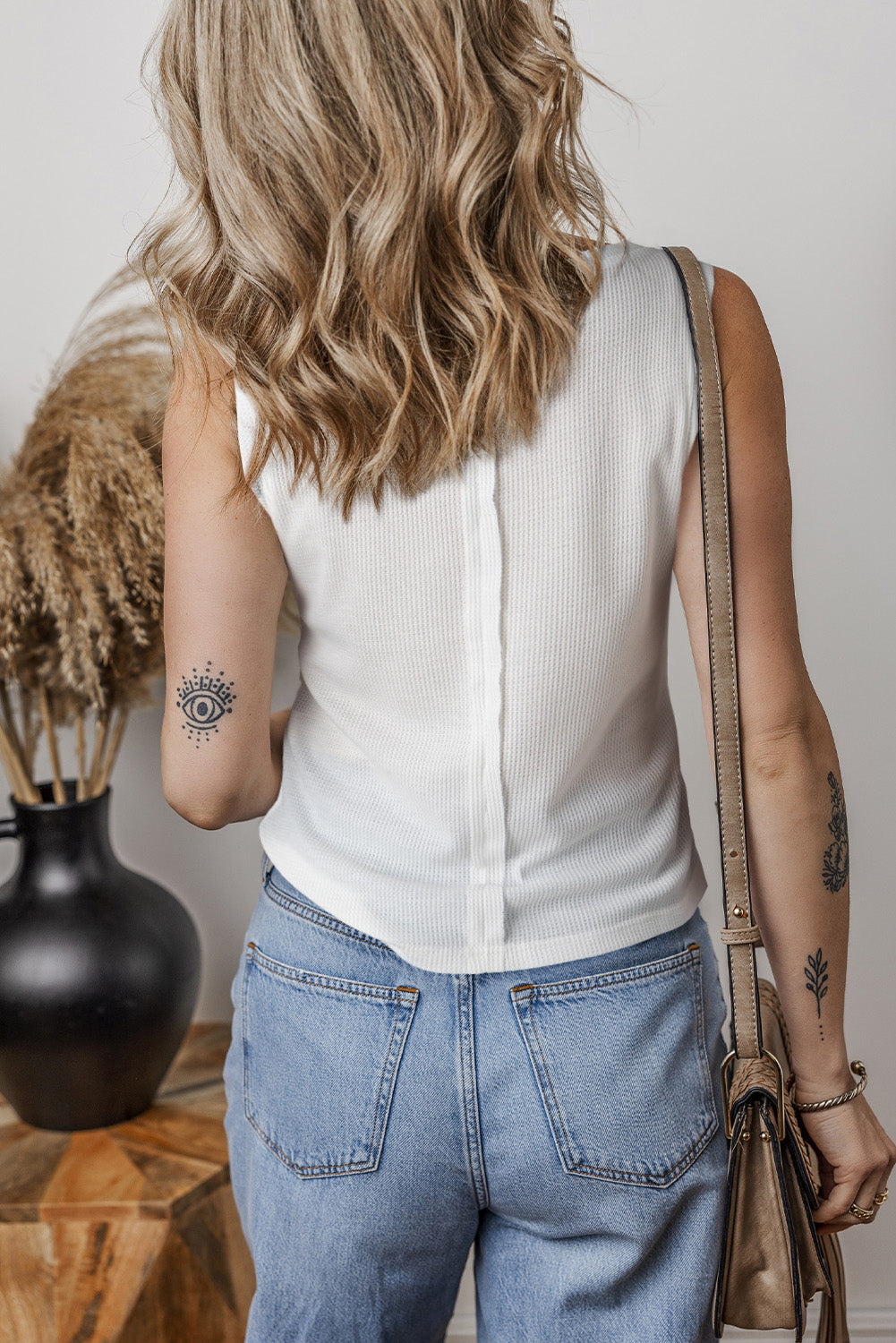 Débardeur blanc uni en tricot gaufré à demi-boutons