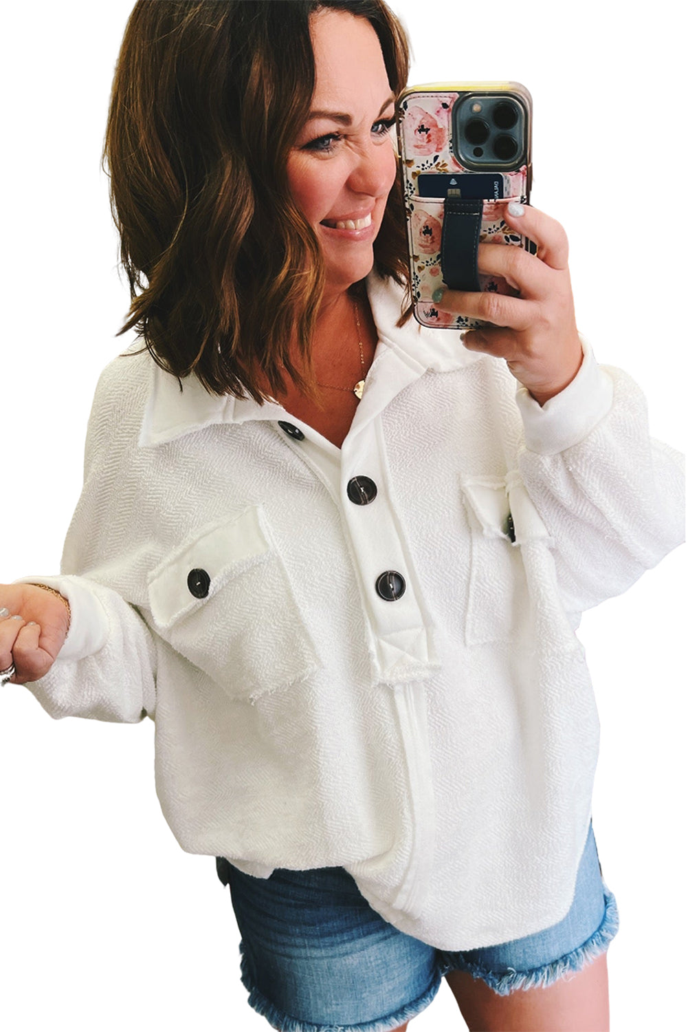 Top henley blanco con bolsillo con solapa y manga larga de talla grande 