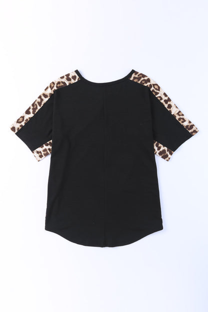 Camiseta de manga corta con cuello redondo y empalme de leopardo 