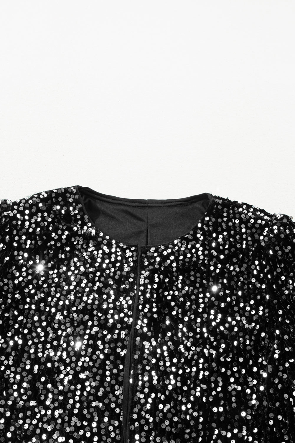 Veste courte ouverte à paillettes noires