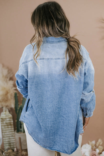 Veste en jean boutonnée bleu ciel grande taille avec poche poitrine 