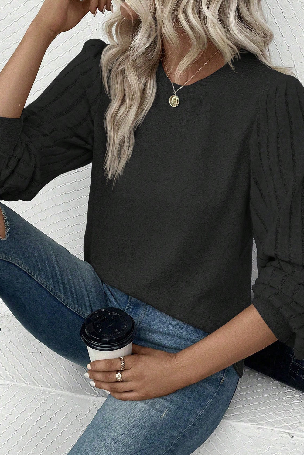 Haut côtelé noir contrasté à manches évangiles 