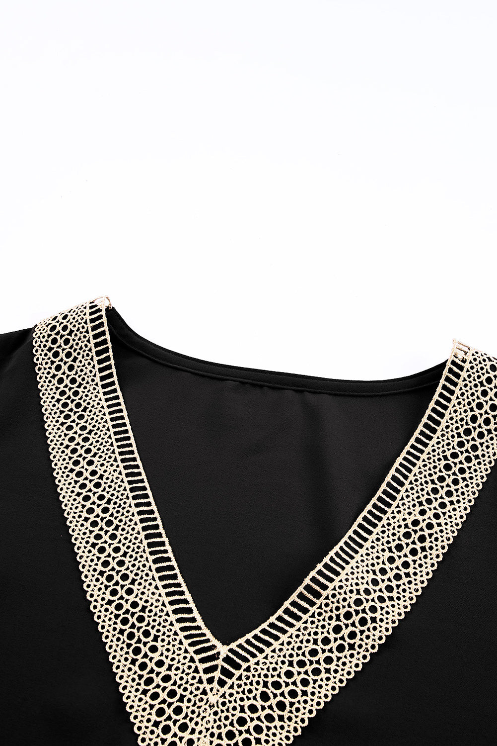 Chemisier à manches courtes et col en V avec bordure en dentelle