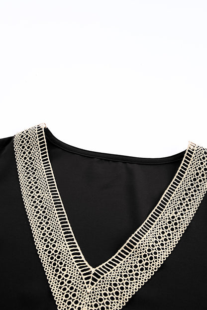 Chemisier à manches courtes et col en V avec bordure en dentelle