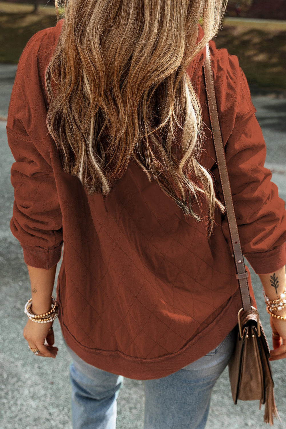 Sweat à capuche matelassé marron à coutures apparentes