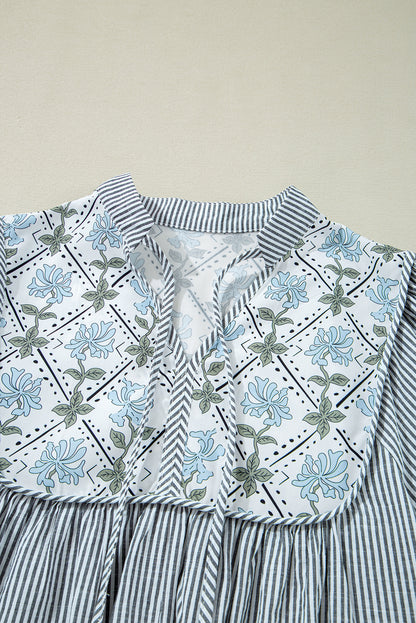 Robe courte noire à rayures et à fleurs, col en V, manches longues