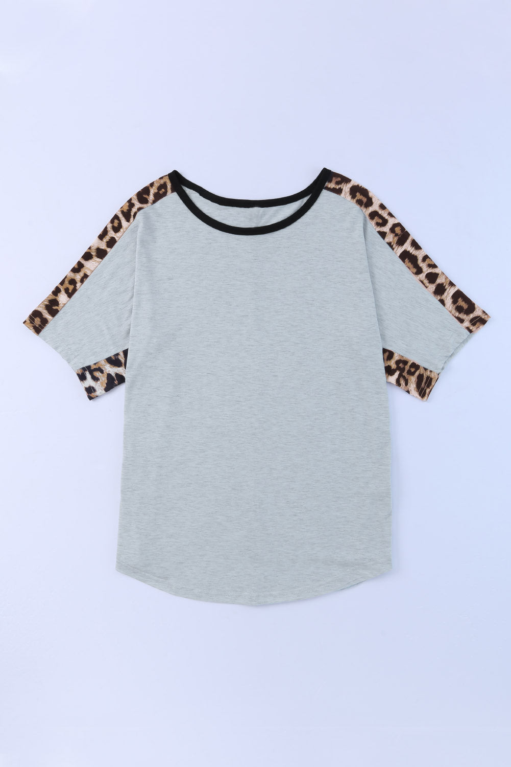 Camiseta de manga corta con cuello redondo y empalme de leopardo 