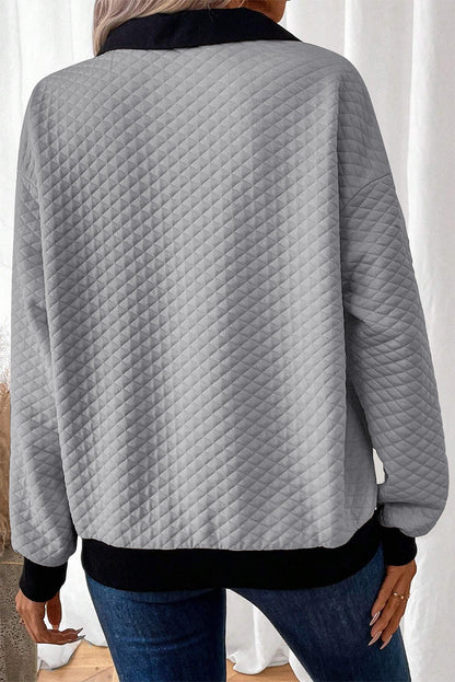 Sweat-shirt gris clair à col boutonné et bordures texturées